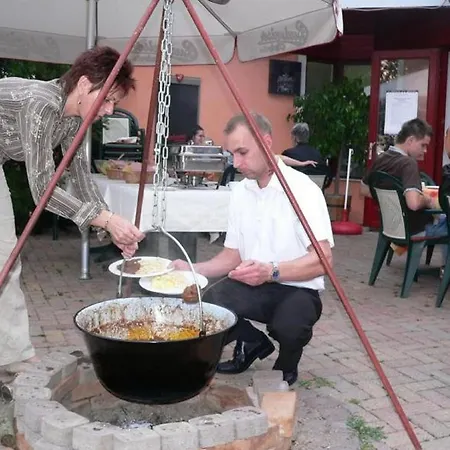 Polgarmester Etterem Es Panzio Fertőszéplak