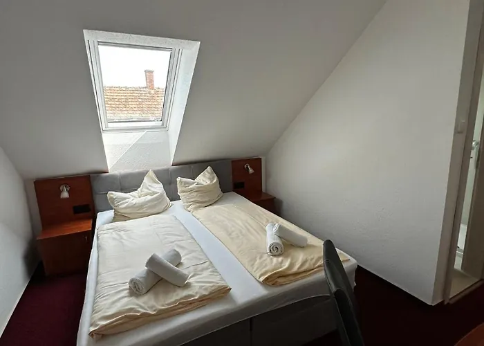 Polgarmester Etterem Es Panzio Han/Misafirhane 2*