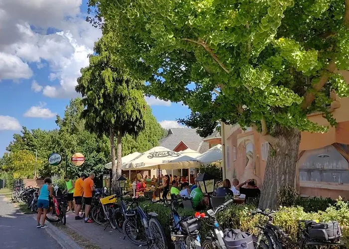 Polgarmester Etterem Es Panzio Han/Misafirhane Fertőszéplak